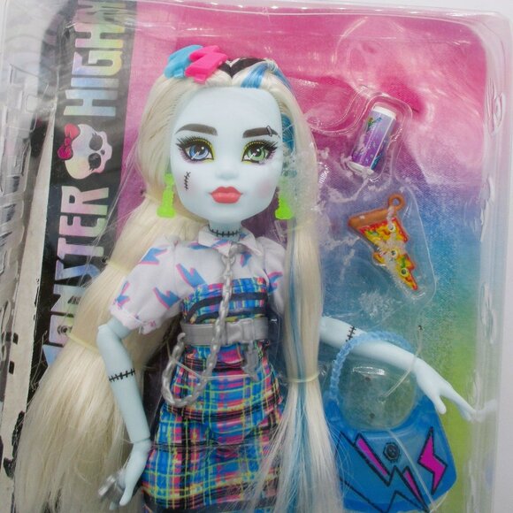 Lot Of 4   3Monster High Dolls Frankie Stein Draculaura Clawdeen Wolf & Boot Acc - Picture 2 of 6